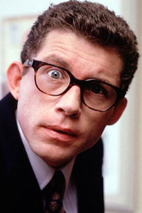 English comic actor Lee Evans plays Mary's friend Tucker, a fraudulent architect who harbors a secret crush for her.