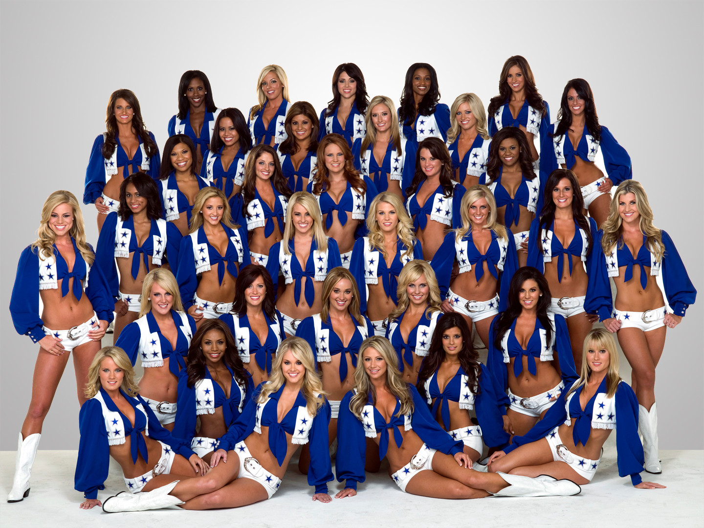 Watch Dallas Cowboys Cheerleaders: Making The Team Season 6 Episode 4:  Episode 4 - Full show on Paramount Plus